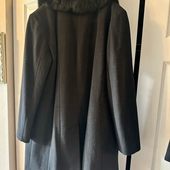 Ellen Tracy Black Pea Coat with Fur Collar - Picture 6 of 10